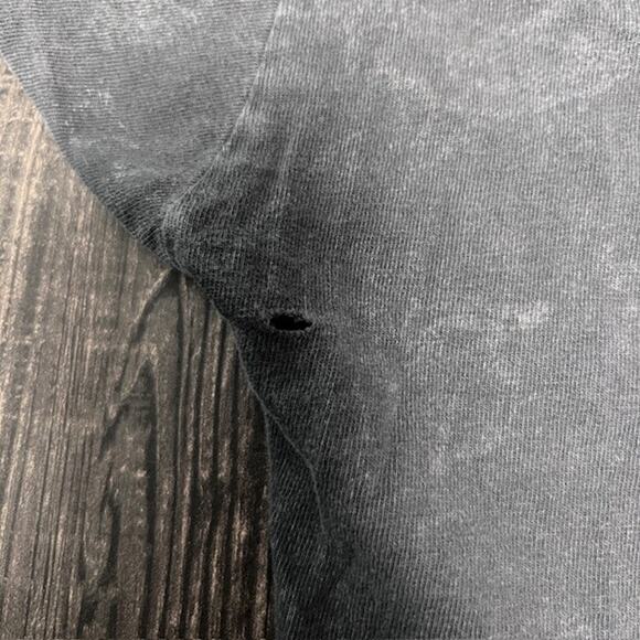 Women's Metallica Gray & White Soft Faded Worn Crewneck T-Shirt Size X-Large - Picture 6 of 6